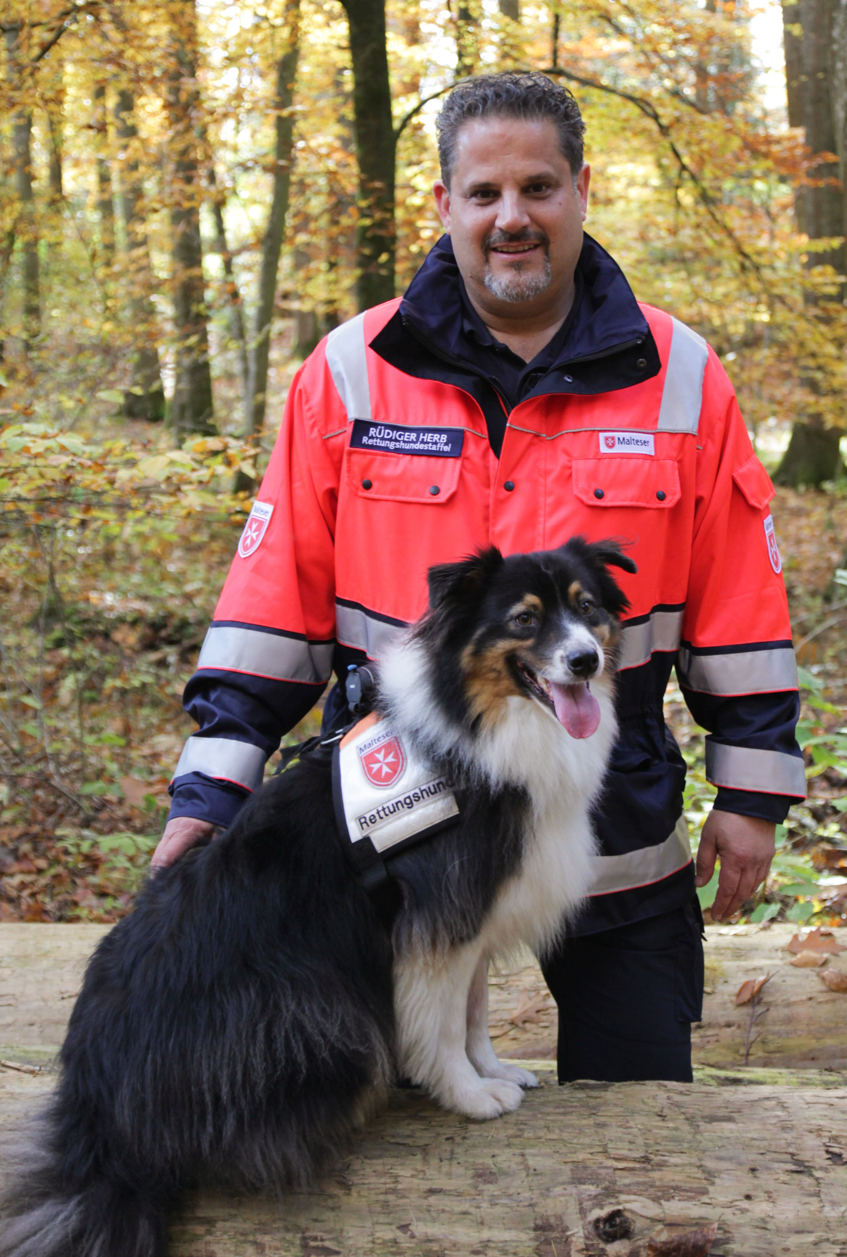 Rüdiger Herb mit Samu | Staffelleiter, Gruppenführer, Rettungshundeführer und Einsatzsanitäter